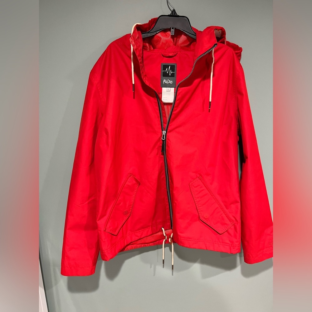 Pulse women’s red windbreaker, size large.
